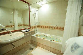 Belvedere Court Deluxe Hotel Apartments Dubai Exterior photo